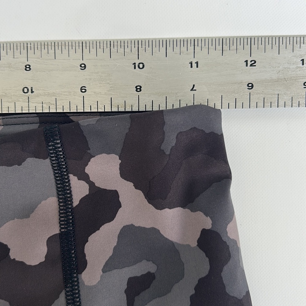 Athleta Lightning Camo 7/8 Tight Size XS - Picture 9 of 11